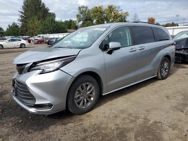 TOYOTA SIENNA LE 2023