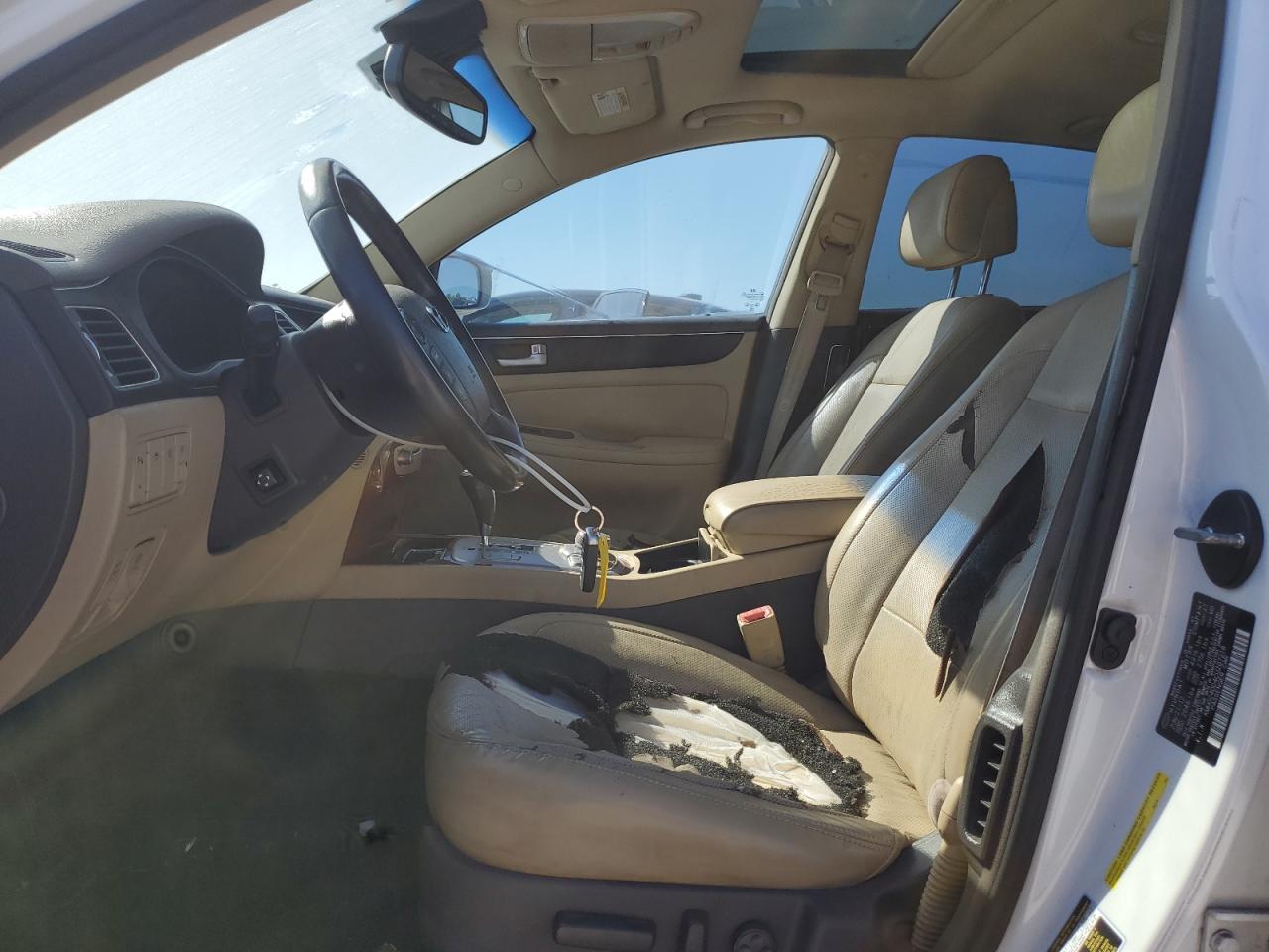 2012 Hyundai Genesis 3.8L VIN: KMHGC4DD4CU207218 Lot: 82463895