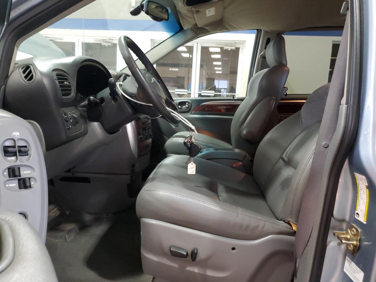 2005 Chrysler Town & Country Limited VIN: 2C8GP64L35R470696 Lot: 82234265