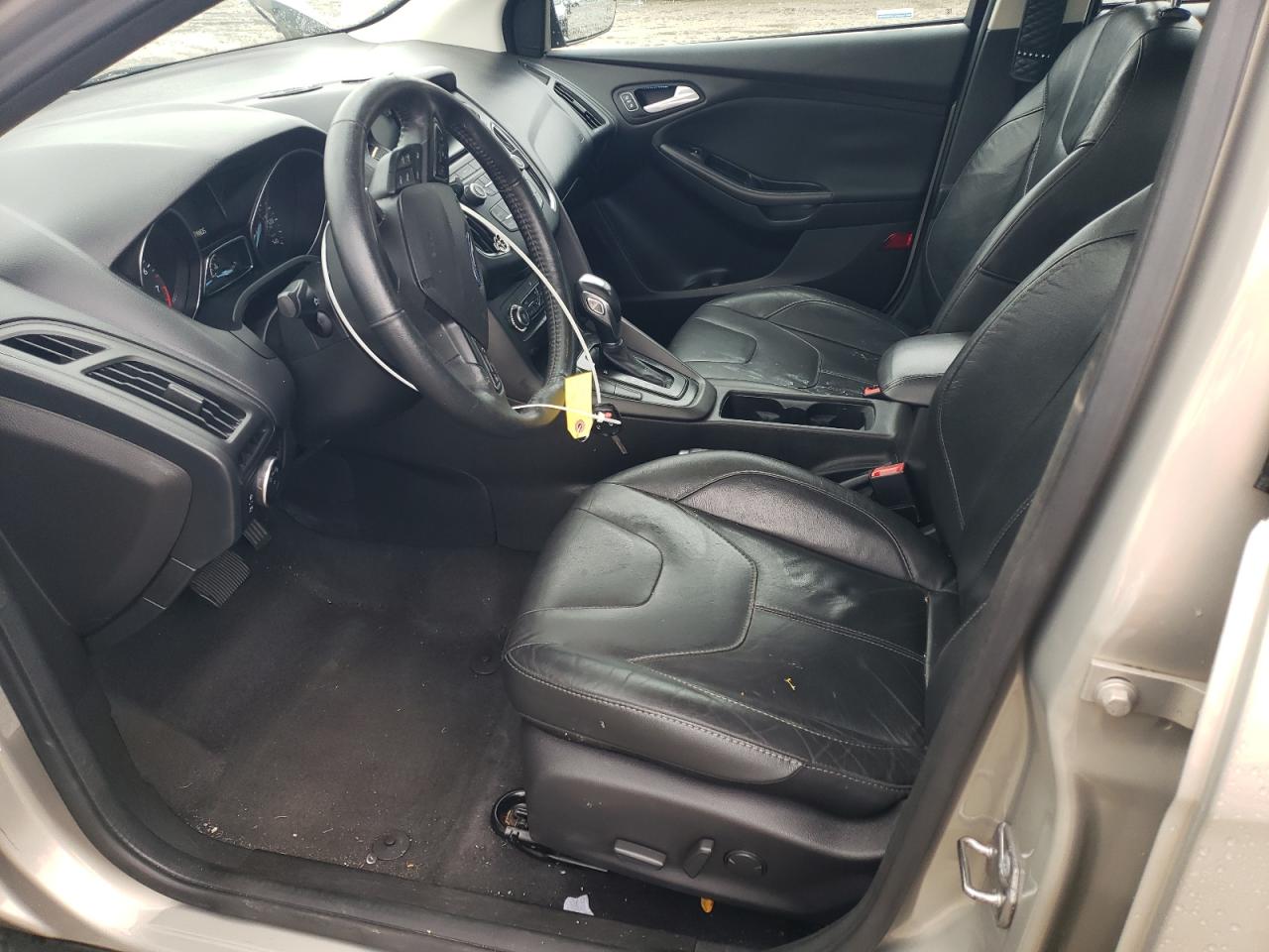 2016 Ford Focus Se VIN: 1FADP3F27GL261924 Lot: 85901445