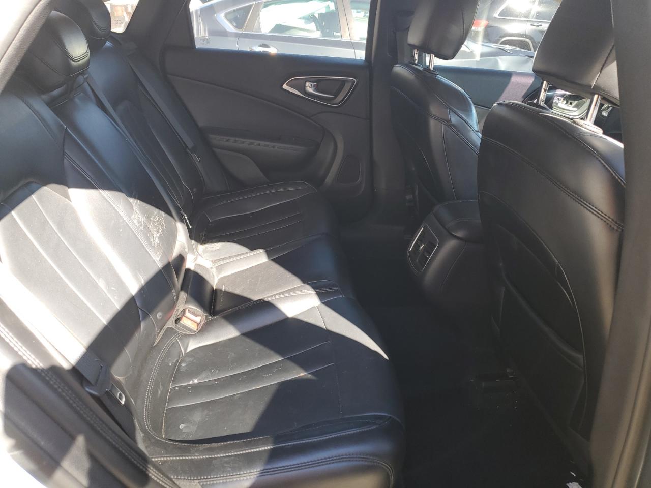 2016 Chrysler 200 C VIN: 1C3CCCCG1GN124181 Lot: 82697235