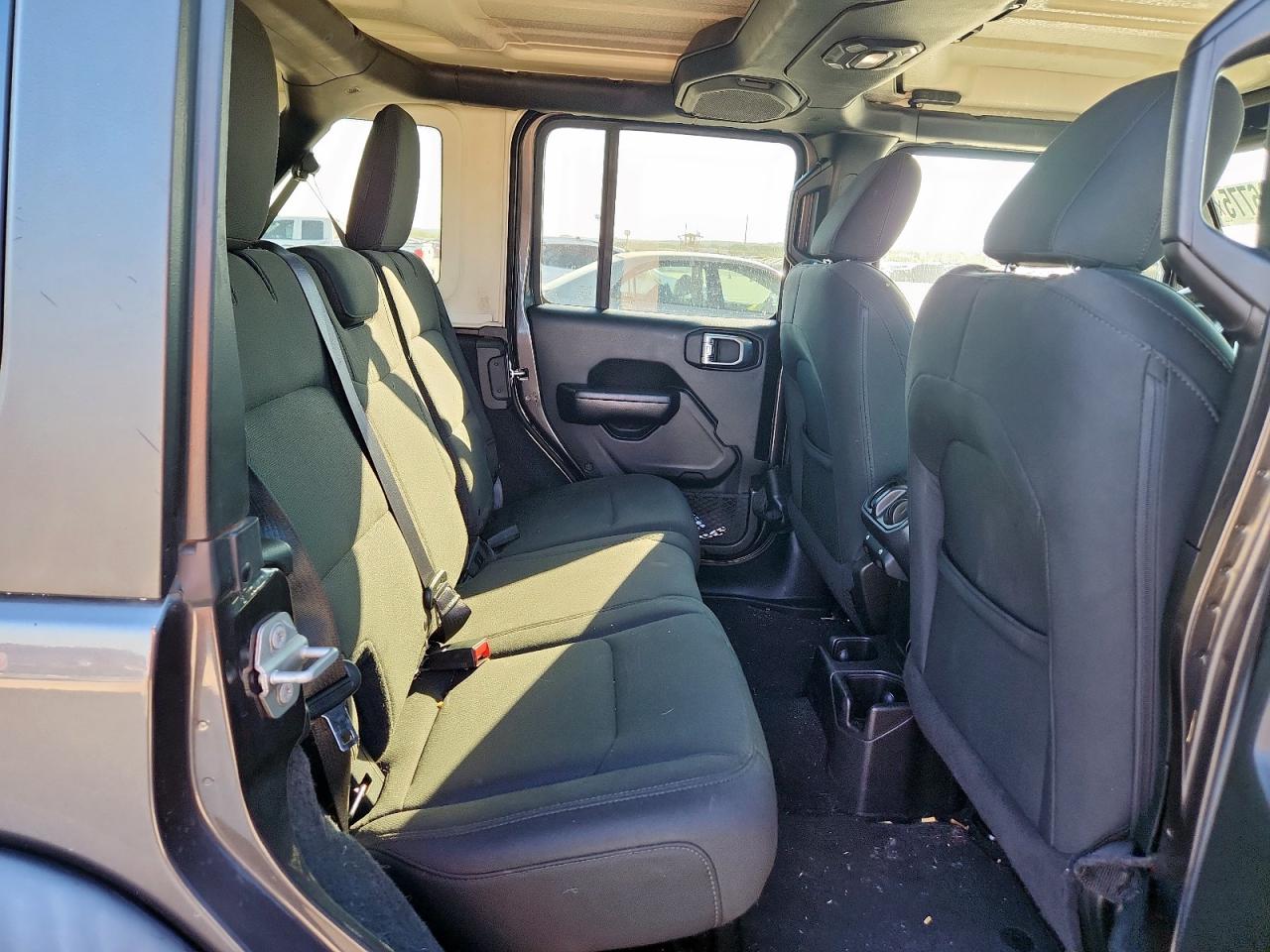 2018 Jeep Wrangler Unlimited Sport VIN: 1C4HJXDG2JW246160 Lot: 85196775