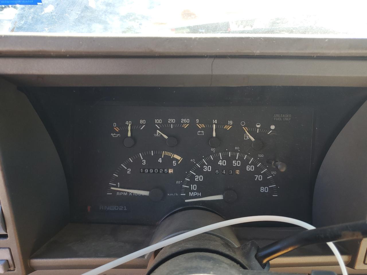 1993 GMC Suburban K1500 VIN: 1GDFK16K8PJ758624 Lot: 85284985