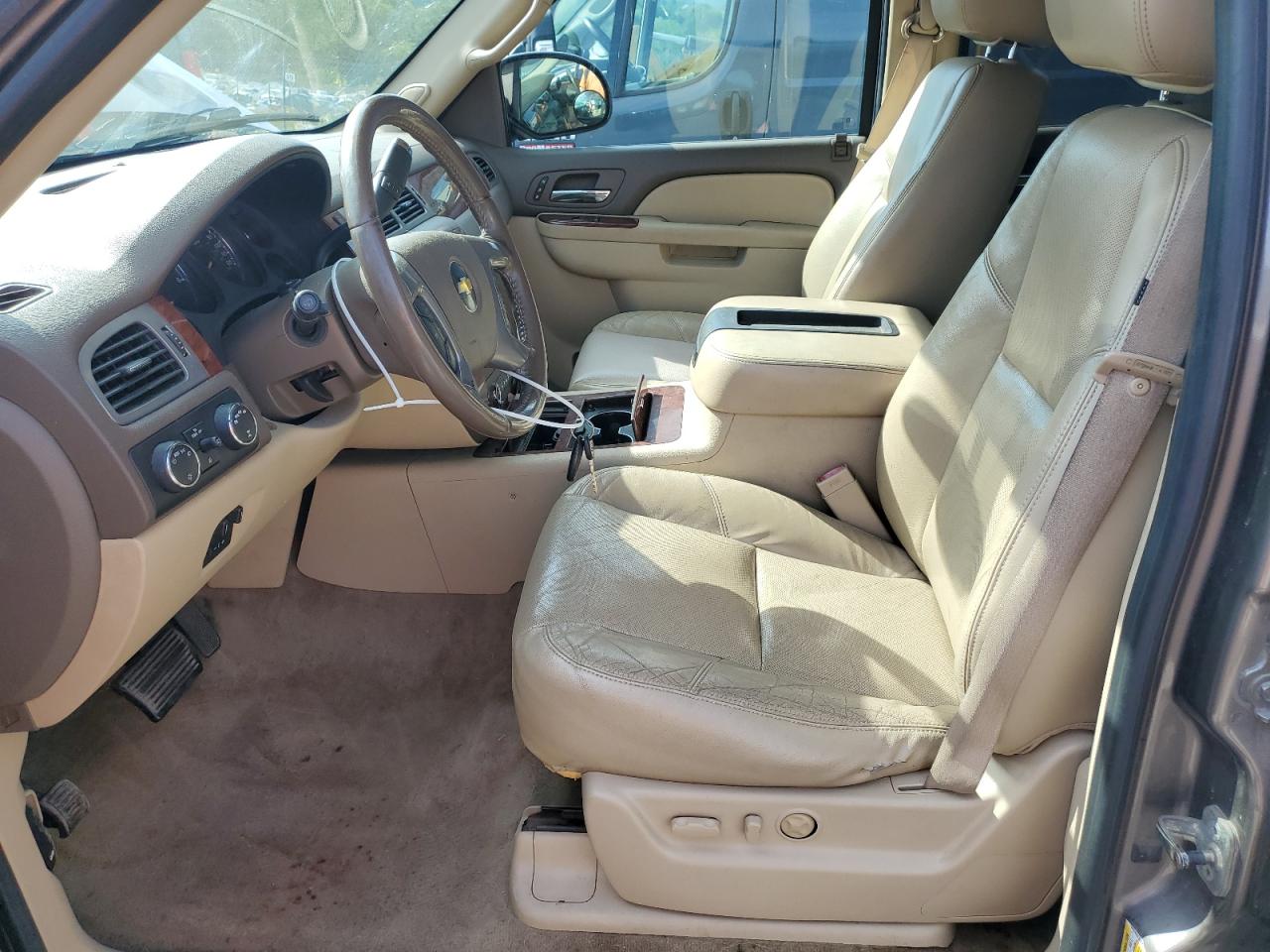 2011 Chevrolet Suburban K1500 Ltz VIN: 1GNSKKE32BR172165 Lot: 84960505