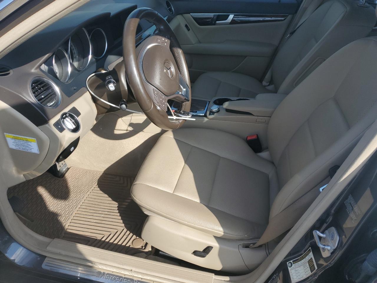 2014 Mercedes-Benz C 250 VIN: WDDGF4HB0ER302715 Lot: 85891445