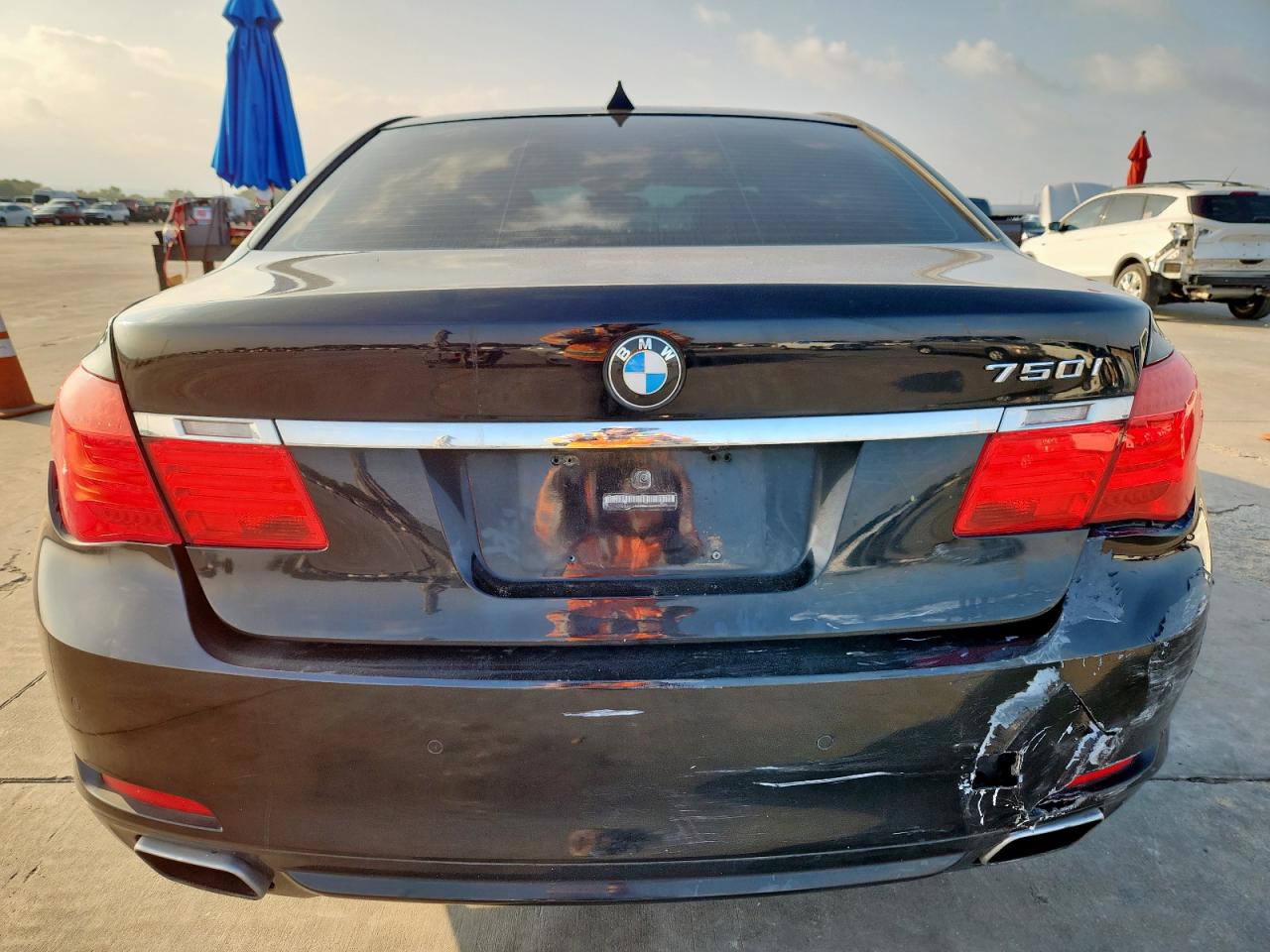 2011 BMW 750 I VIN: WBAKA8C59BCY37114 Lot: 90320365