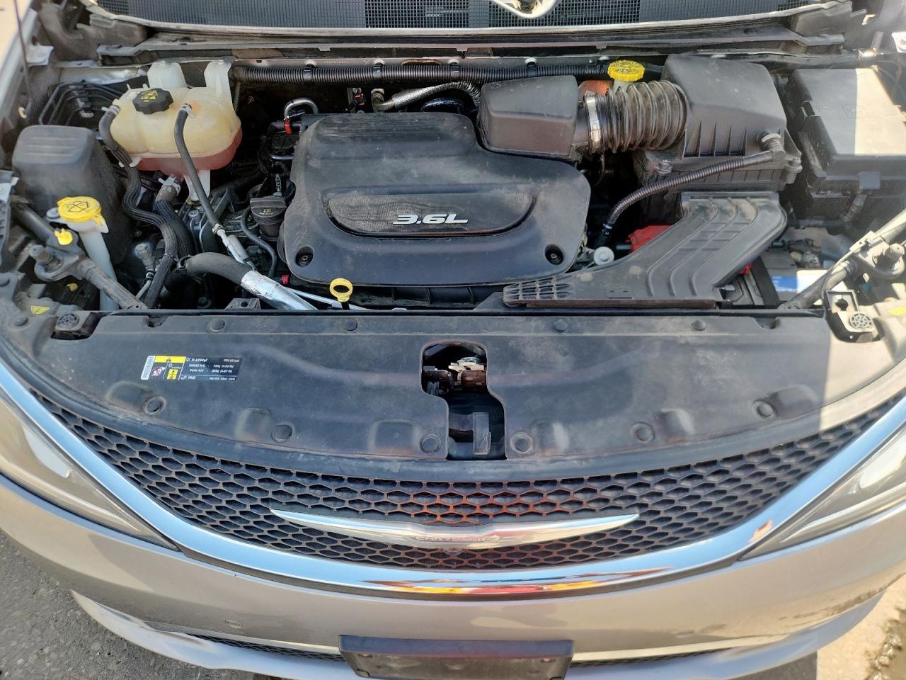 2017 Chrysler Pacifica Limited VIN: 2C4RC1GG1HR633390 Lot: 84480535