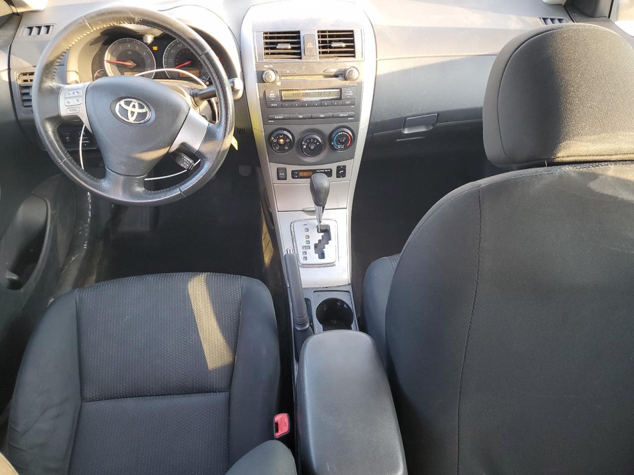 2010 Toyota Corolla Base VIN: 1NXBU4EE9AZ385556 Lot: 82194245