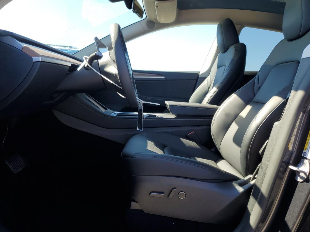 2025 Tesla Model Y VIN: 7SAYGDEE5SF281245 Lot: 87102205