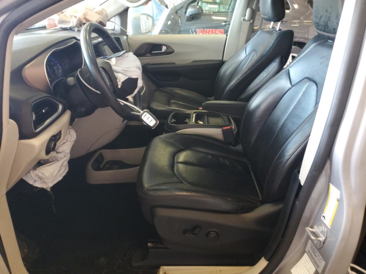 2017 Chrysler Pacifica Touring L VIN: 2C4RC1BG3HR702393 Lot: 82723355