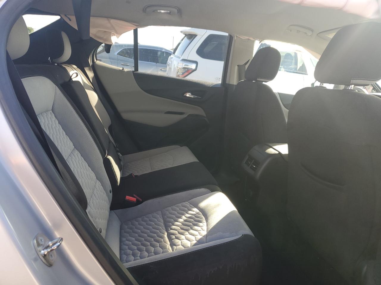 2018 Chevrolet Equinox Ls VIN: 2GNAXHEV5J6226442 Lot: 82312435