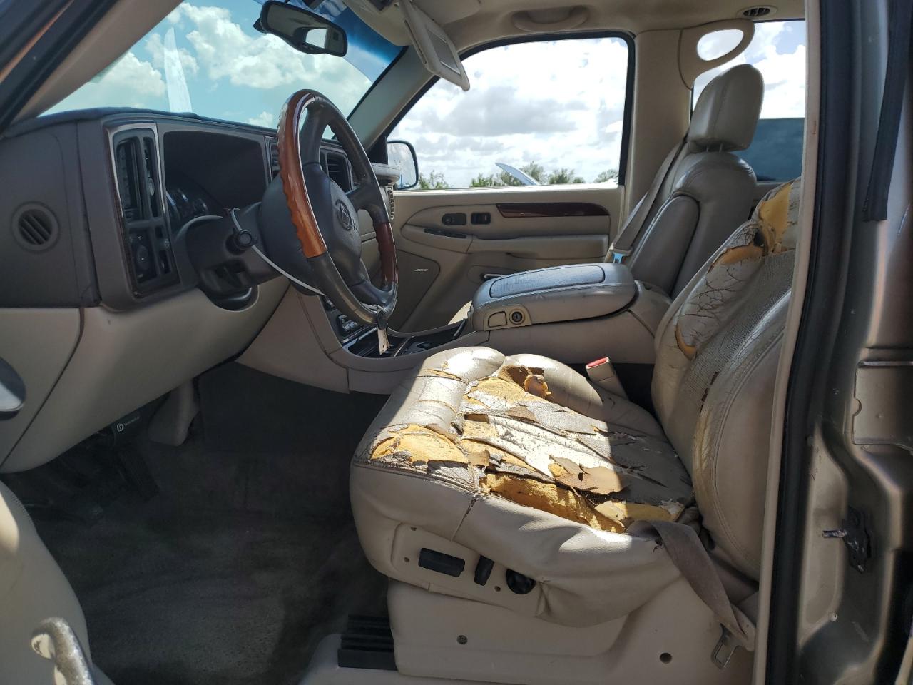 2002 Cadillac Escalade Luxury VIN: 1GYEC63T52R238019 Lot: 85906145