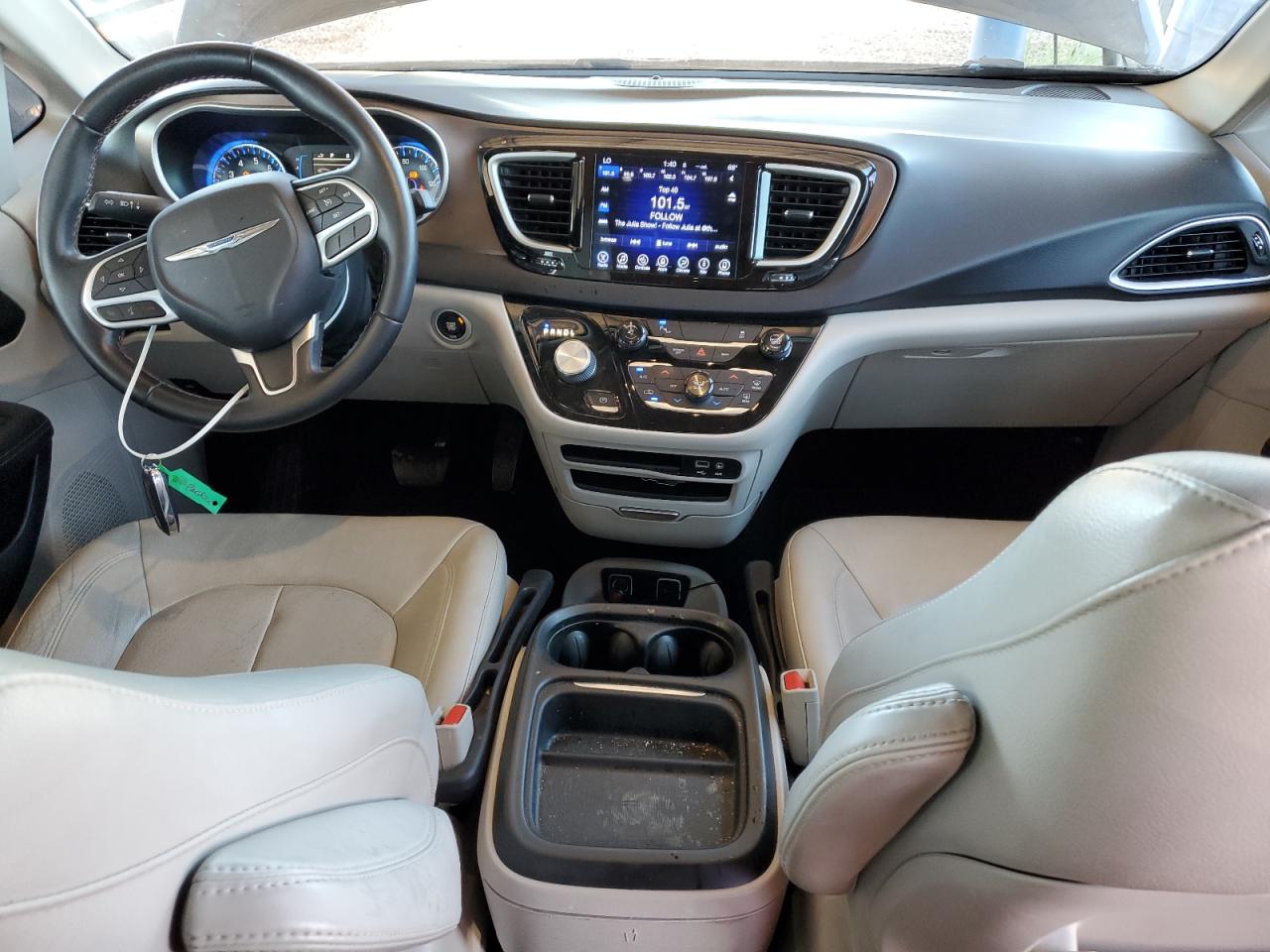 2017 Chrysler Pacifica Touring L VIN: 2C4RC1BG6HR633831 Lot: 87406645