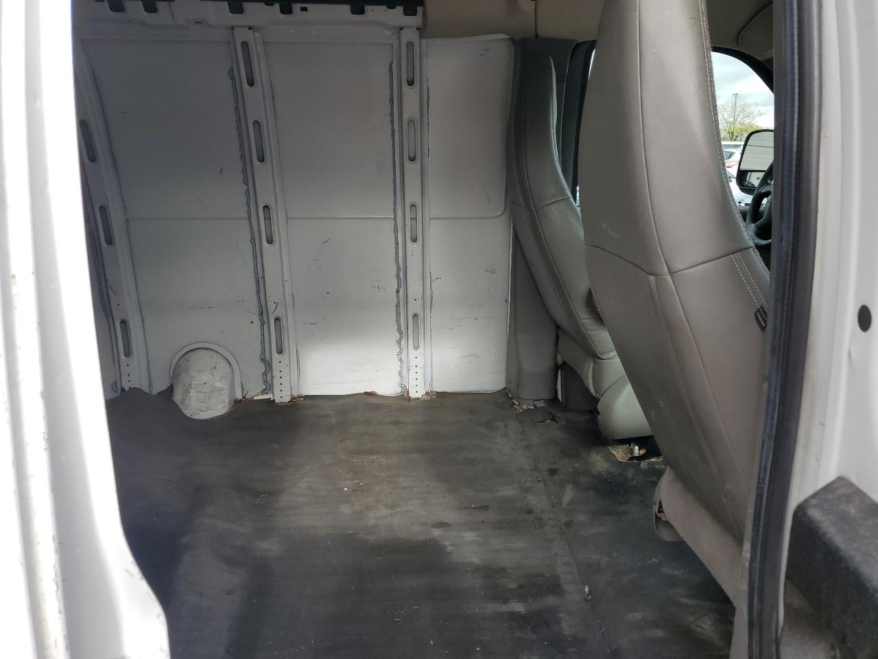 2018 Chevrolet Express G2500 VIN: 1GCWGBFP1J1340565 Lot: 82257055