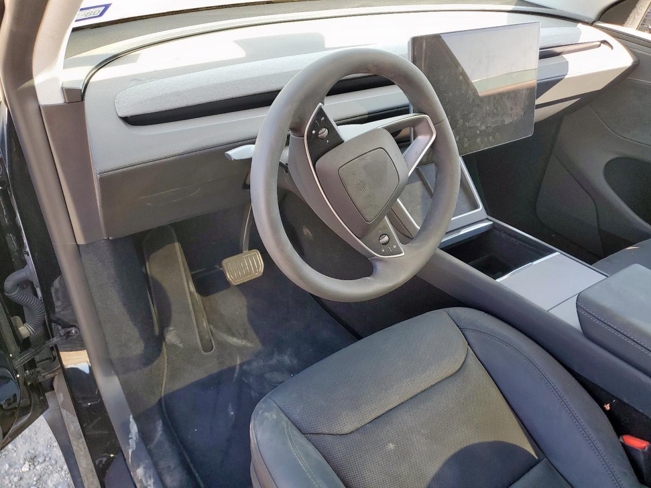 2026 Tesla Model Y VIN: 7SAYGDEEXTA399726 Lot: 86172625