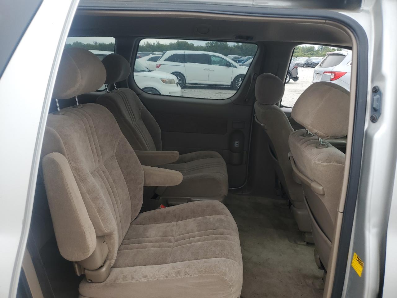 2002 Toyota Sienna Le VIN: 4T3ZF13C82U460586 Lot: 82331825