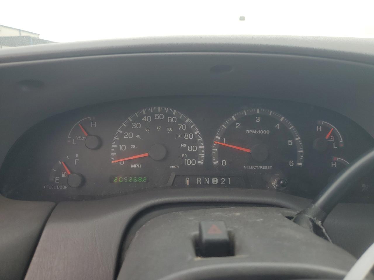 2000 Ford Expedition Xlt VIN: 1FMRU1565YLB33227 Lot: 84711655