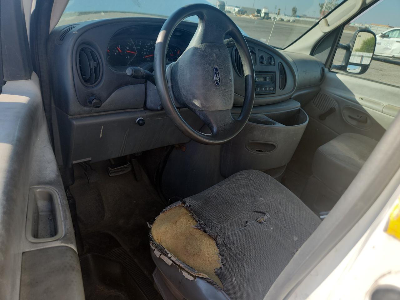 2004 Ford Econoline E350 Super Duty Cutaway Van VIN: 1FDSE35L14HA21926 Lot: 84967665