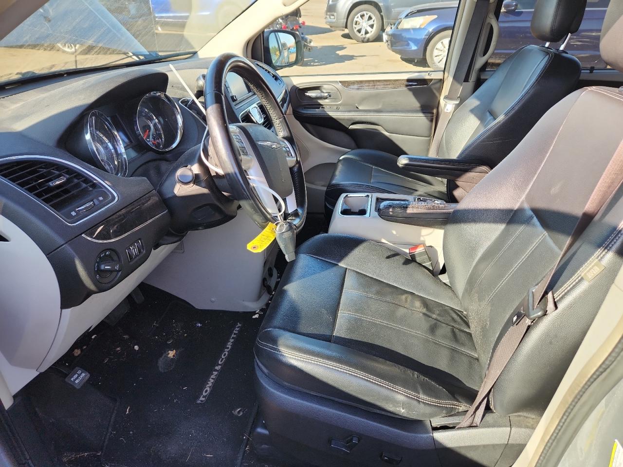 2015 Chrysler Town & Country Touring VIN: 2C4RC1BG8FR618857 Lot: 84743735