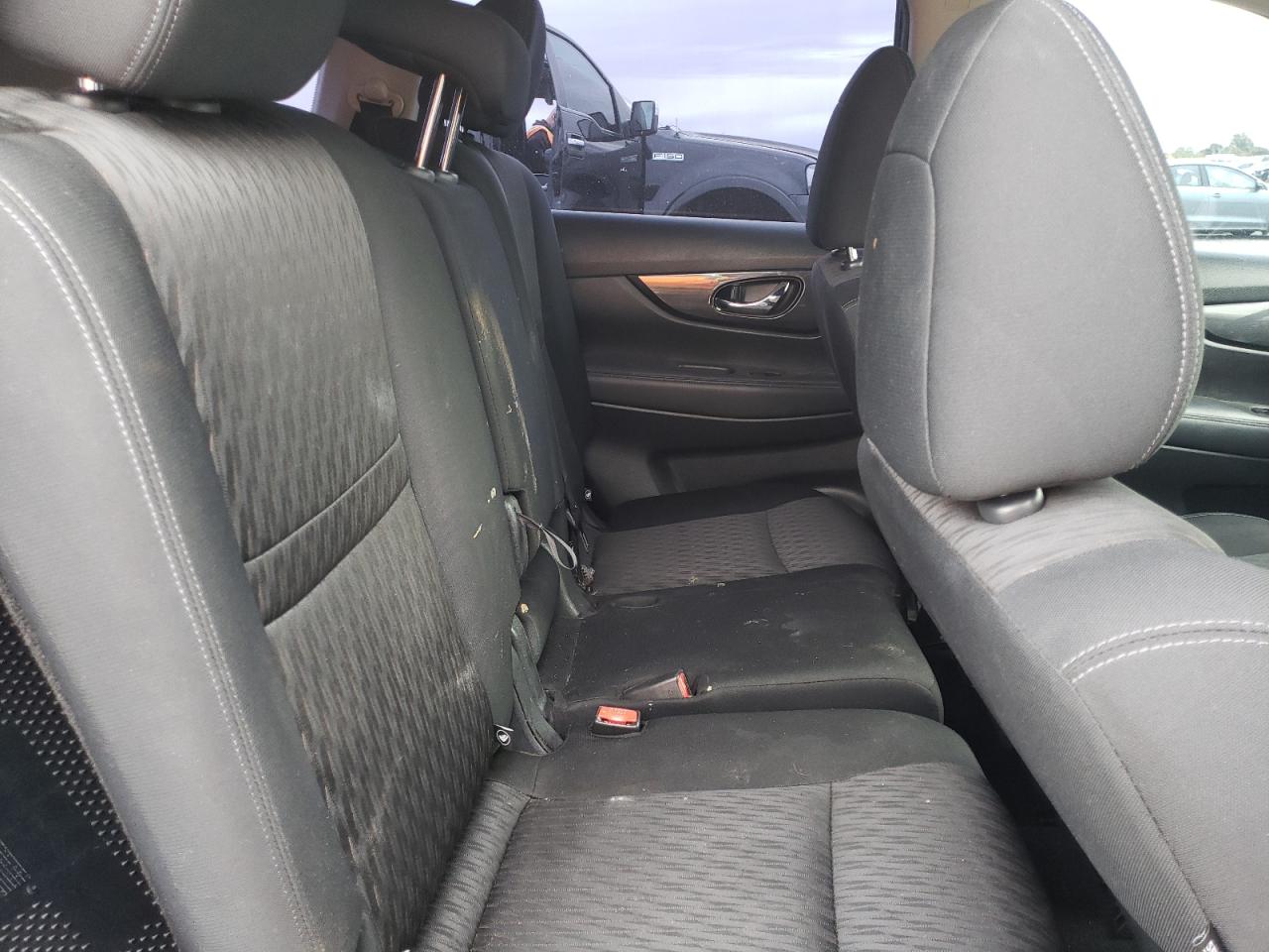 2017 Nissan Rogue S VIN: KNMAT2MT5HP616470 Lot: 81819735