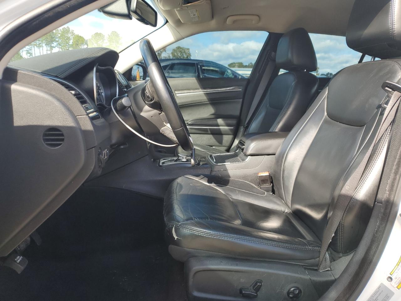 2017 Chrysler 300 Limited VIN: 2C3CCARGXHH610364 Lot: 90633875