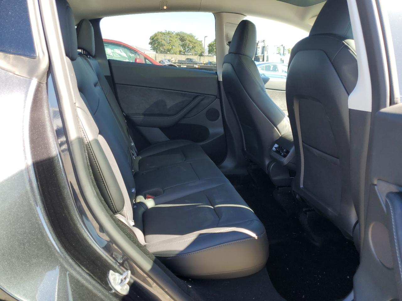 2025 Tesla Model Y VIN: 7SAYGDEE5SF281245 Lot: 87102205
