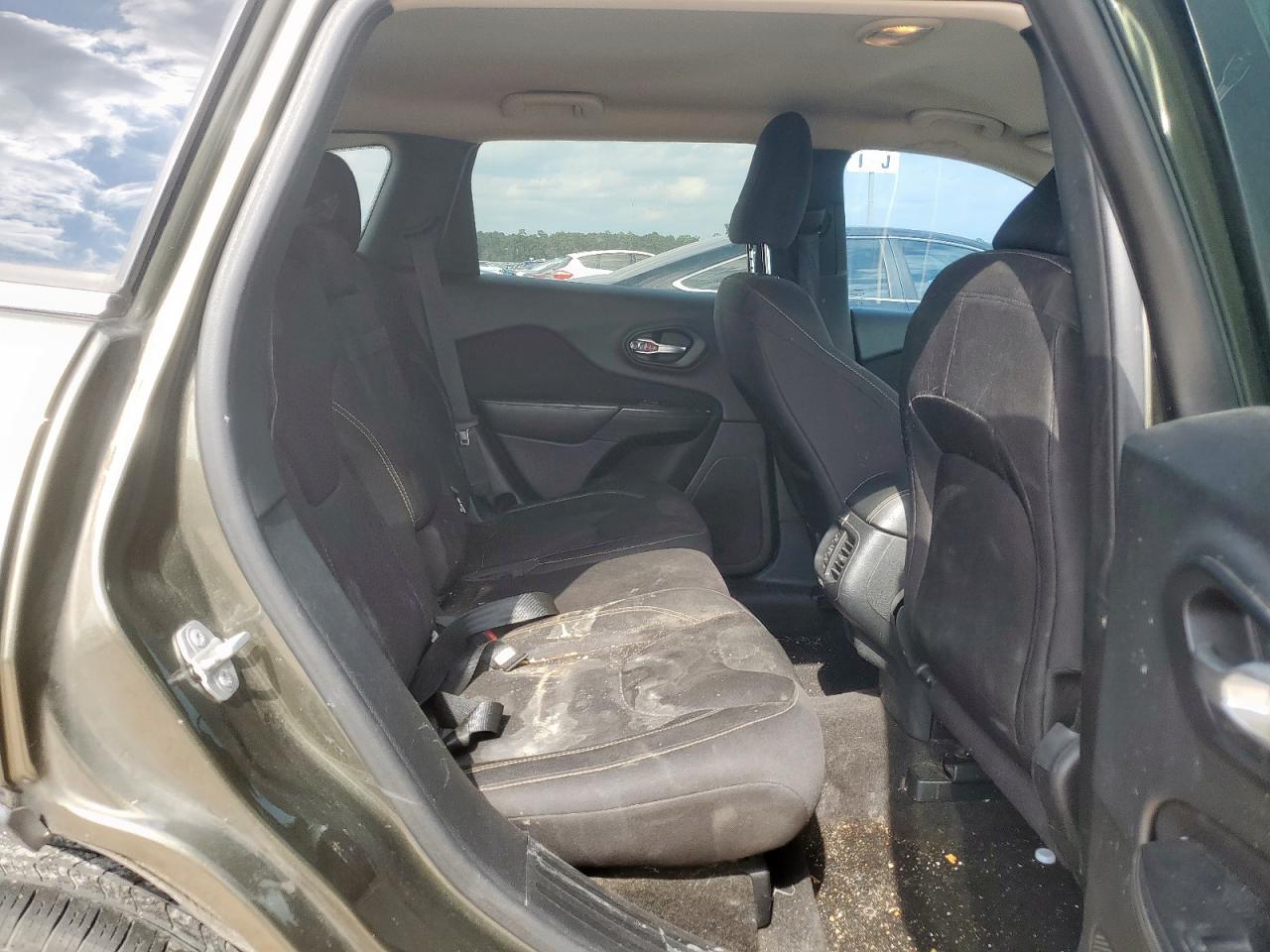 2015 Jeep Cherokee Latitude VIN: 1C4PJLCB8FW762198 Lot: 90116565