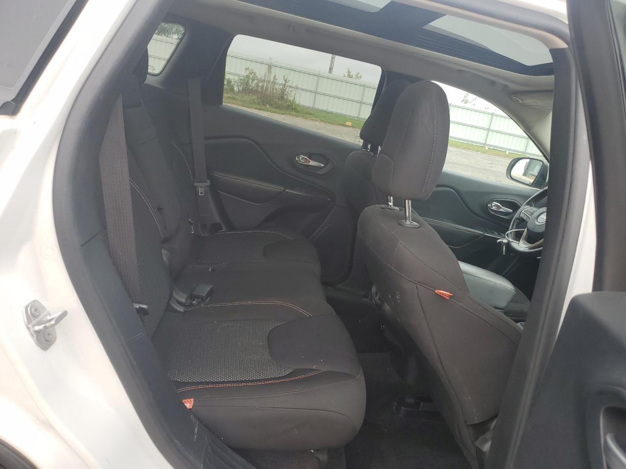 2016 Jeep Cherokee Latitude VIN: 1C4PJLCB0GW291200 Lot: 82283375