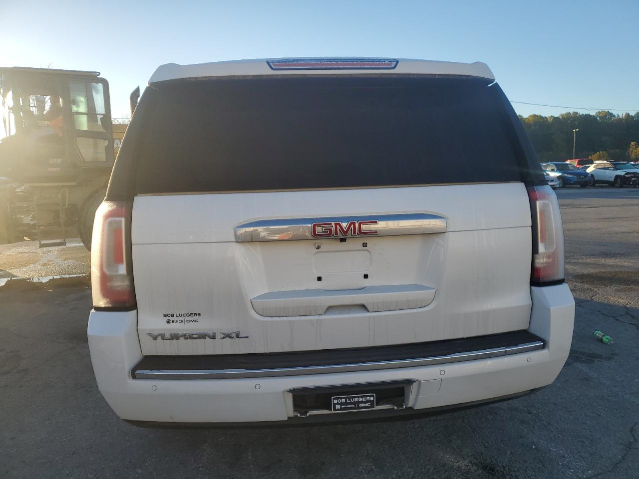 2016 GMC Yukon Xl Denali VIN: 1GKS2HKJ5GR361841 Lot: 82562505