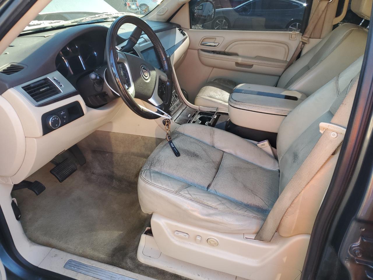 2008 Cadillac Escalade Luxury VIN: 1GYFK63868R236372 Lot: 82259455