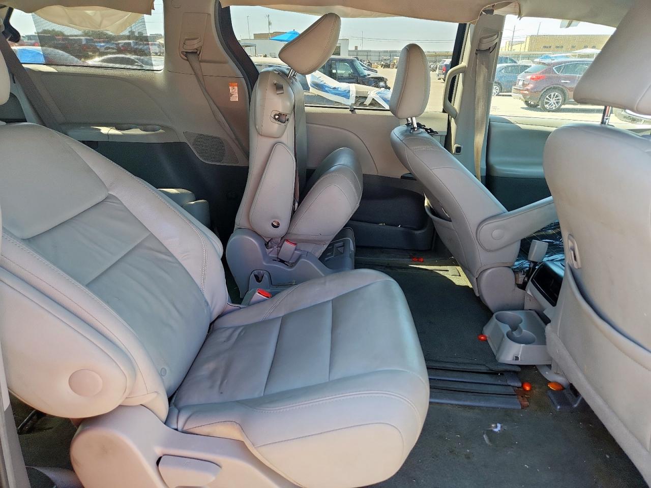 2016 Toyota Sienna Xle VIN: 5TDYK3DC0GS700658 Lot: 85913805