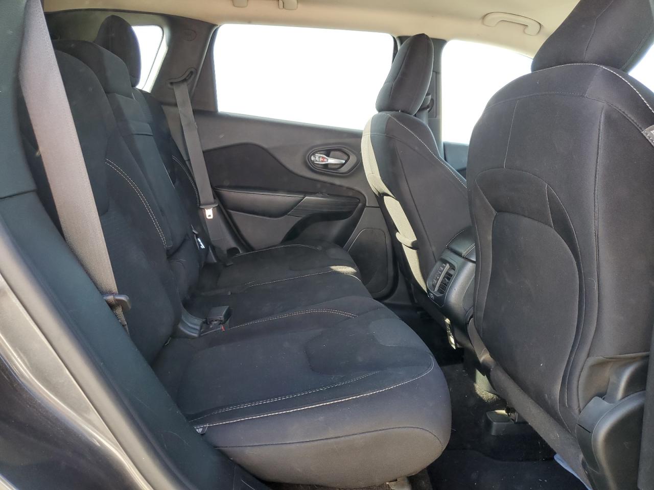 2015 Jeep Cherokee Latitude VIN: 1C4PJLCB9FW579280 Lot: 81972895