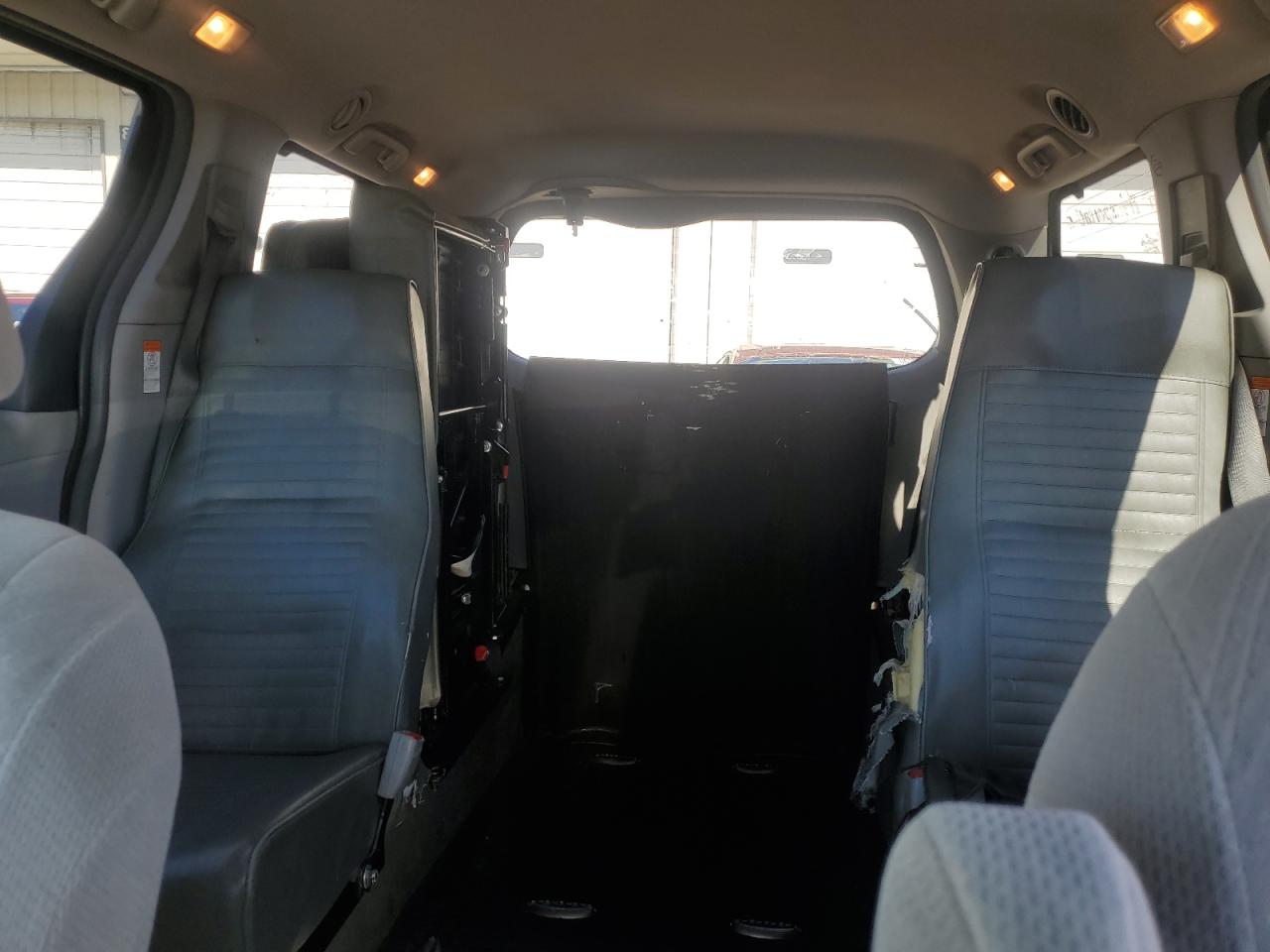 2018 Toyota Sienna Le VIN: 5TDKZ3DC9JS948285 Lot: 82350405