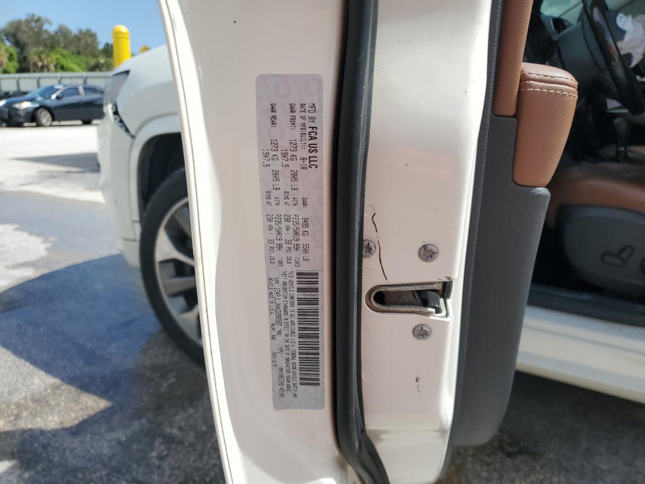 2019 Jeep Cherokee Overland VIN: 1C4PJLJXXKD286587 Lot: 84920645