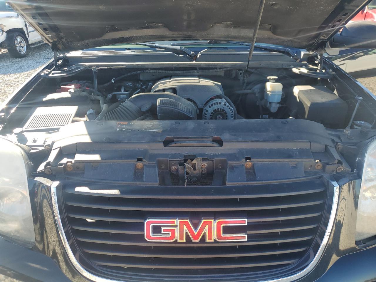 2011 GMC Yukon Xl K1500 Slt VIN: 1GKS2KE36BR256762 Lot: 85321175