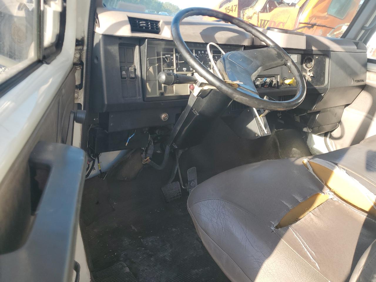 1998 International 4000 4700 VIN: 1HTSCABN2WH511981 Lot: 83772175