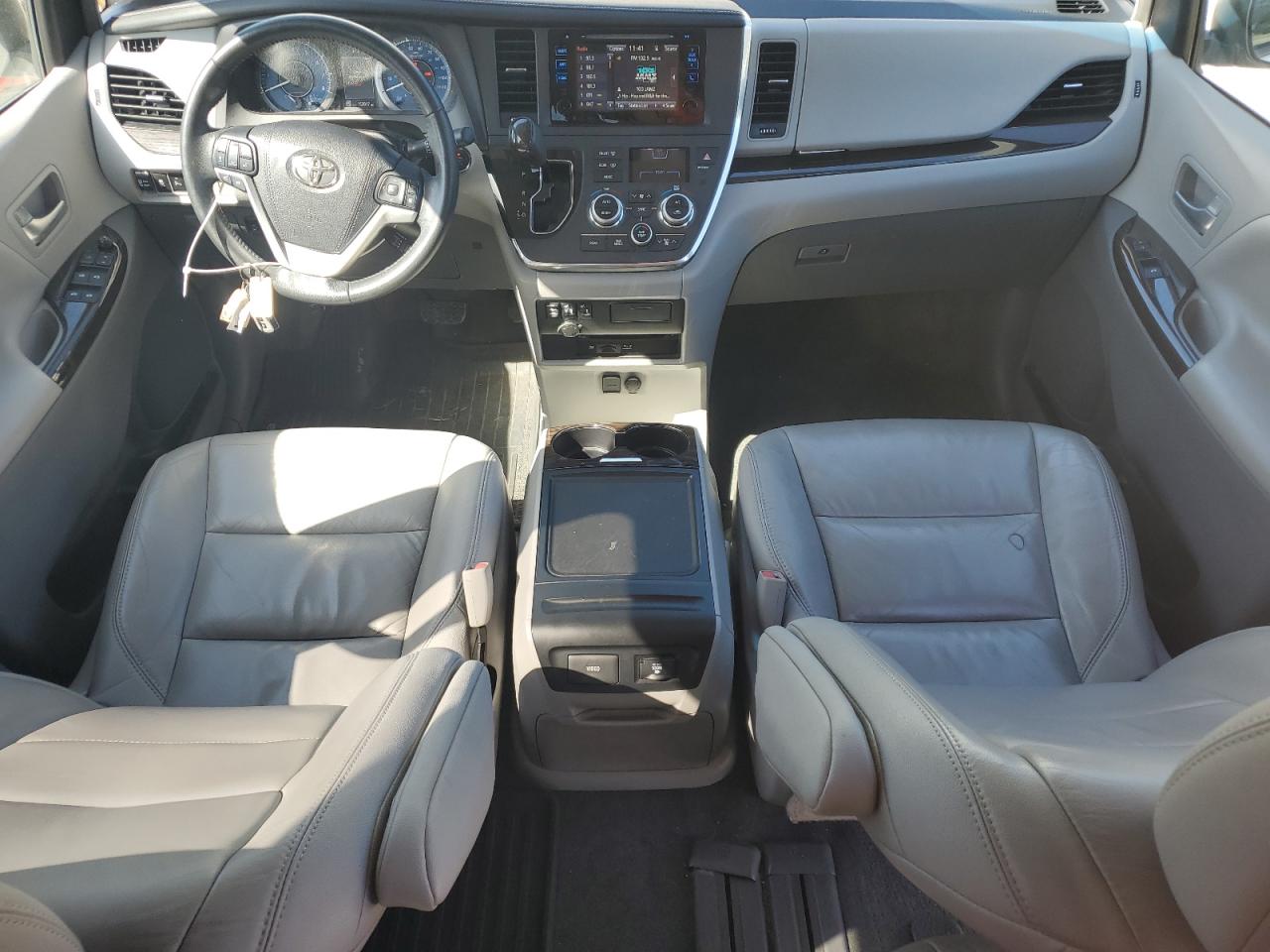 2017 Toyota Sienna Xle VIN: 5TDYZ3DC7HS824312 Lot: 84629685