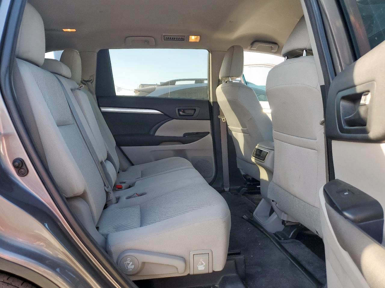 2018 Toyota Highlander Le VIN: 5TDZARFHXJS033091 Lot: 82449525