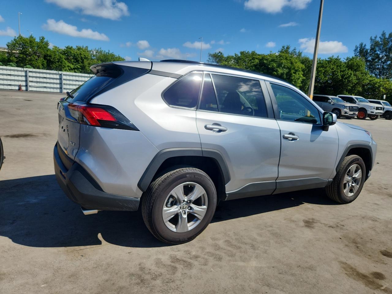 2024 Toyota Rav4 Xle silver null gas 2T3W1RFV3RC290551 photo #4