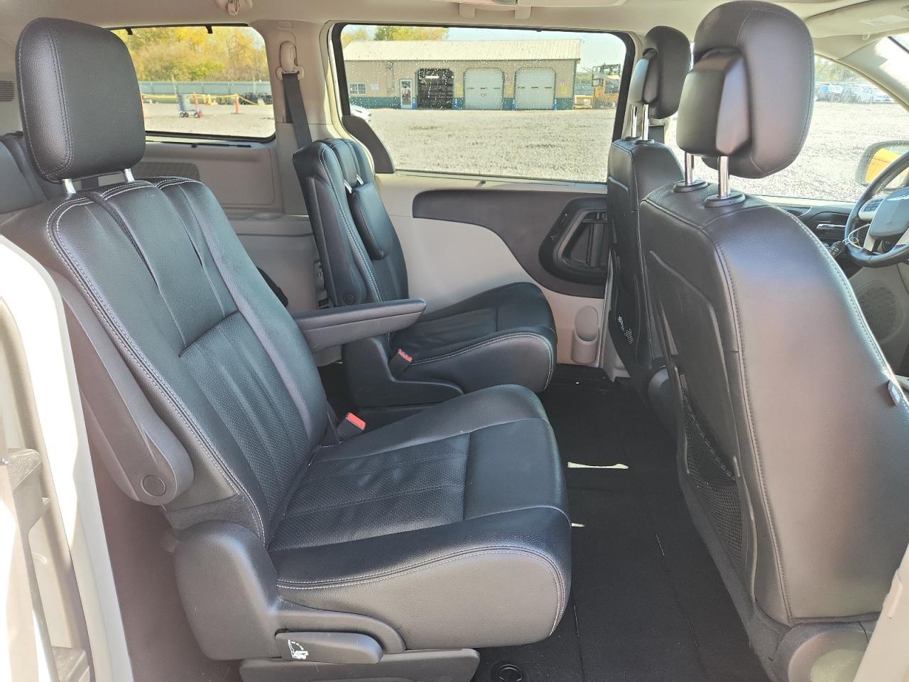 2016 Chrysler Town & Country Touring L VIN: 2C4RC1CG9GR112728 Lot: 90125135