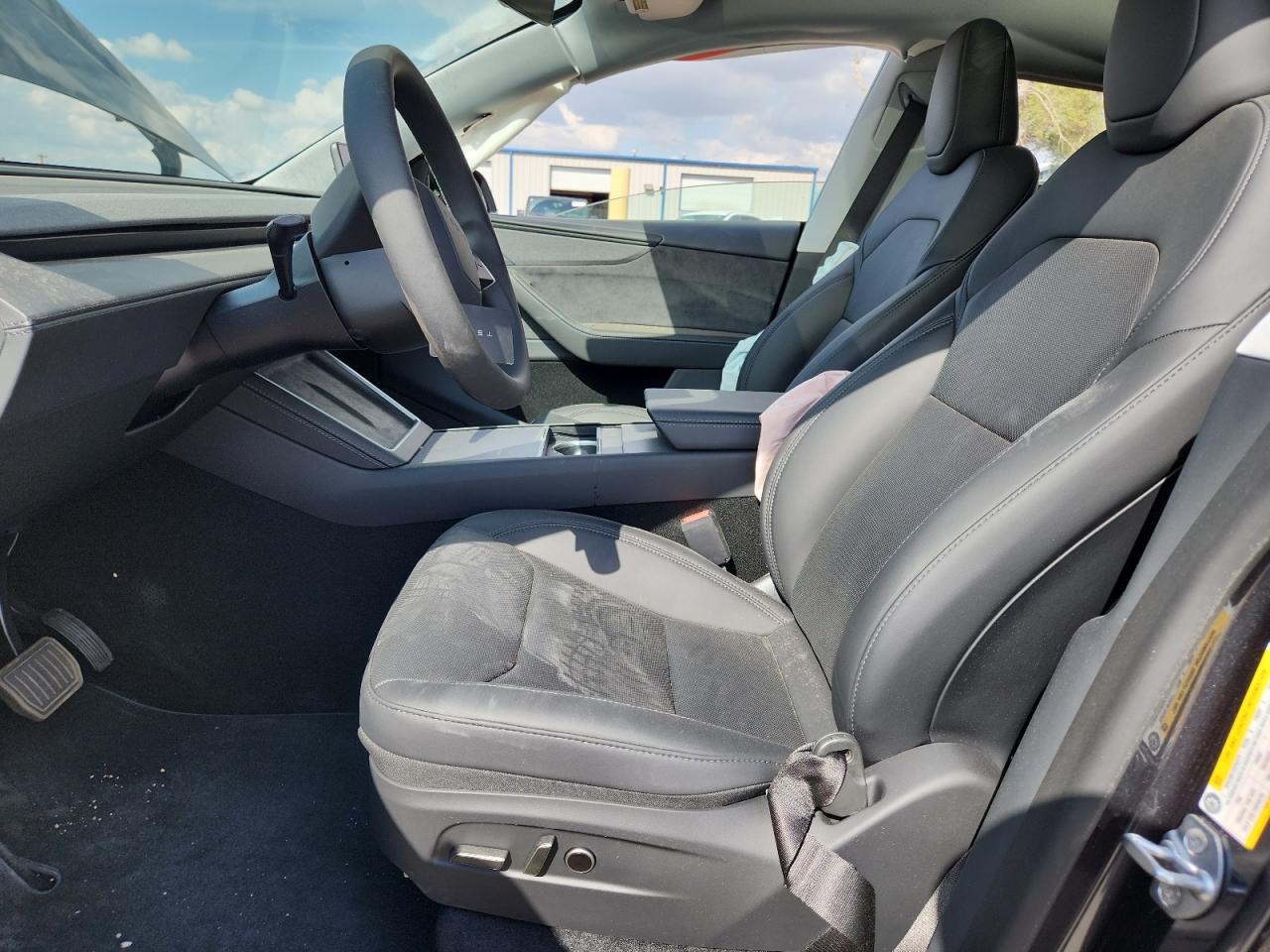 2026 Tesla Model Y VIN: 7SAYGDED6TF380813 Lot: 85929595