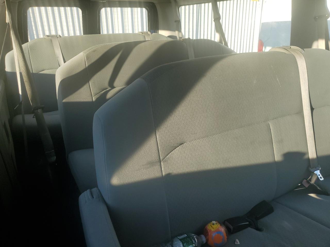 2009 Ford Econoline E350 Super Duty Wagon VIN: 1FBNE31L69DA18126 Lot: 89825095