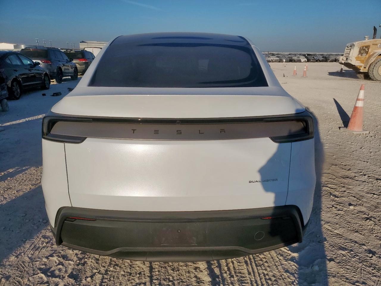 2026 Tesla Model Y VIN: 7SAYGDEE8TA392029 Lot: 85917975