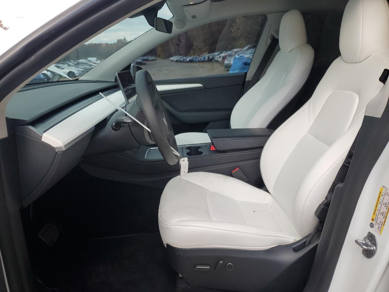 2024 Tesla Model Y VIN: 7SAYGAEE4RF205752 Lot: 90033845