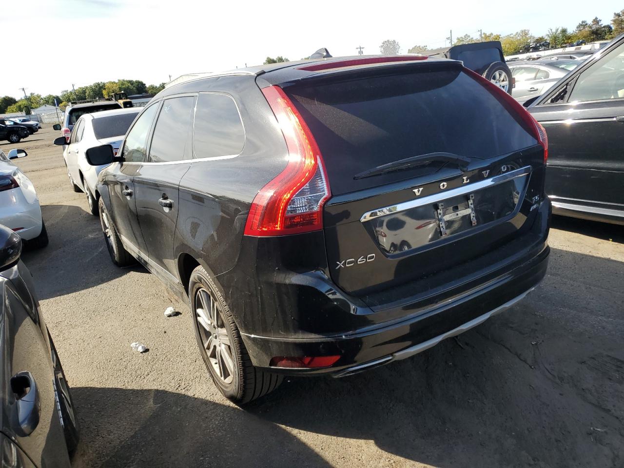 YV440MRU7H2092025 VOLVO XC60 2017 BLACK Photo 2