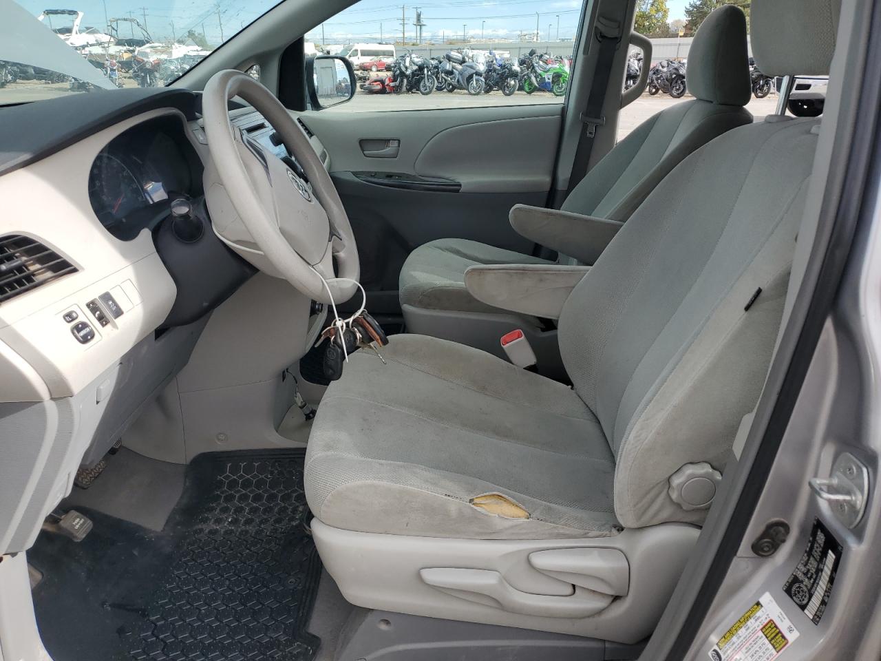 2011 Toyota Sienna VIN: 5TDZK3DC7BS037389 Lot: 83957835