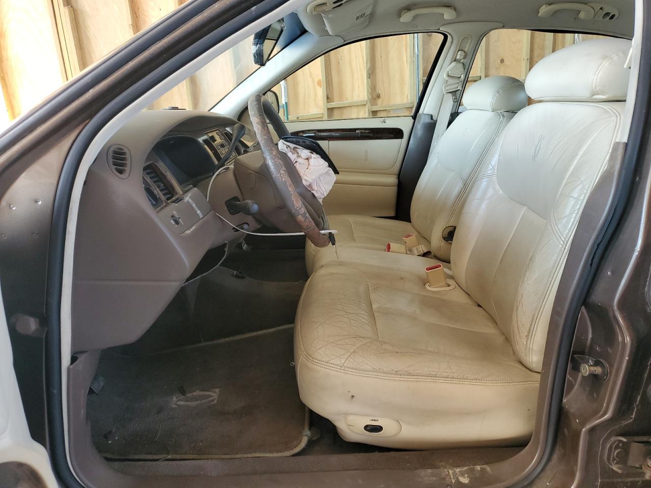 1998 Lincoln Town Car Cartier VIN: 1LNFM83W2WY619184 Lot: 87254435