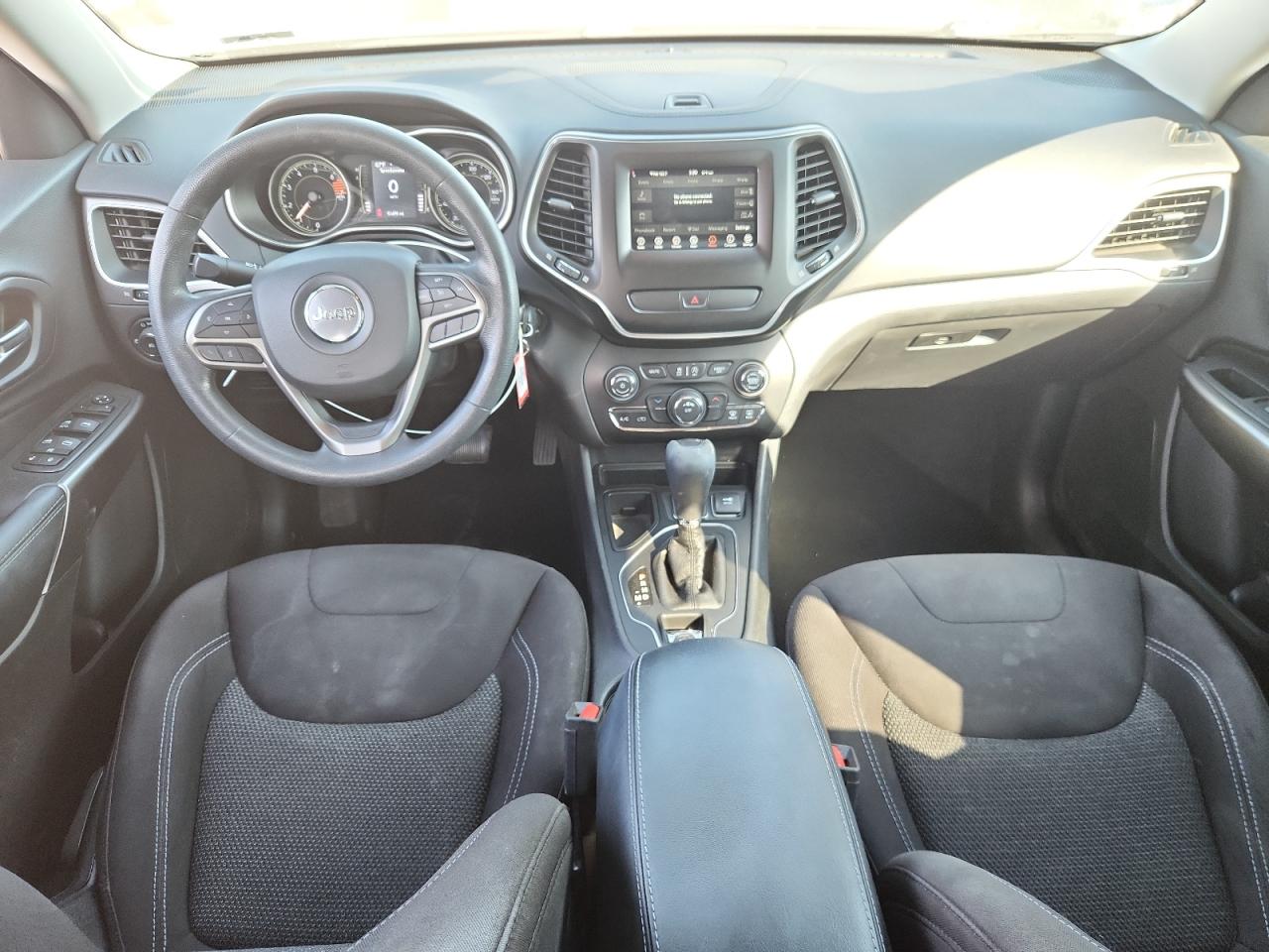 2019 Jeep Cherokee Latitude VIN: 1C4PJLCB3KD325893 Lot: 83941845