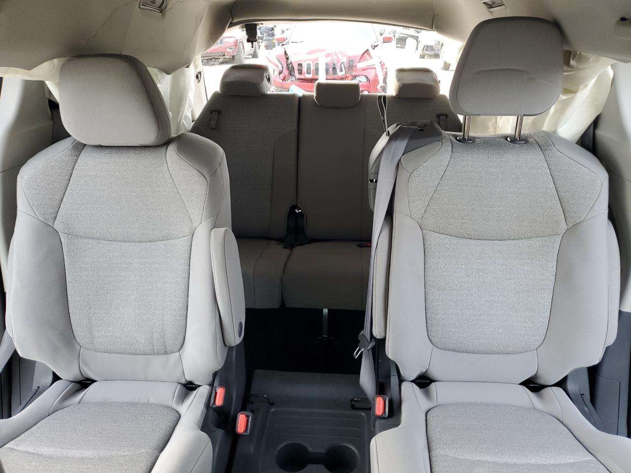 2024 Toyota Sienna Le VIN: 5TDKSKFC8RS127492 Lot: 81930595