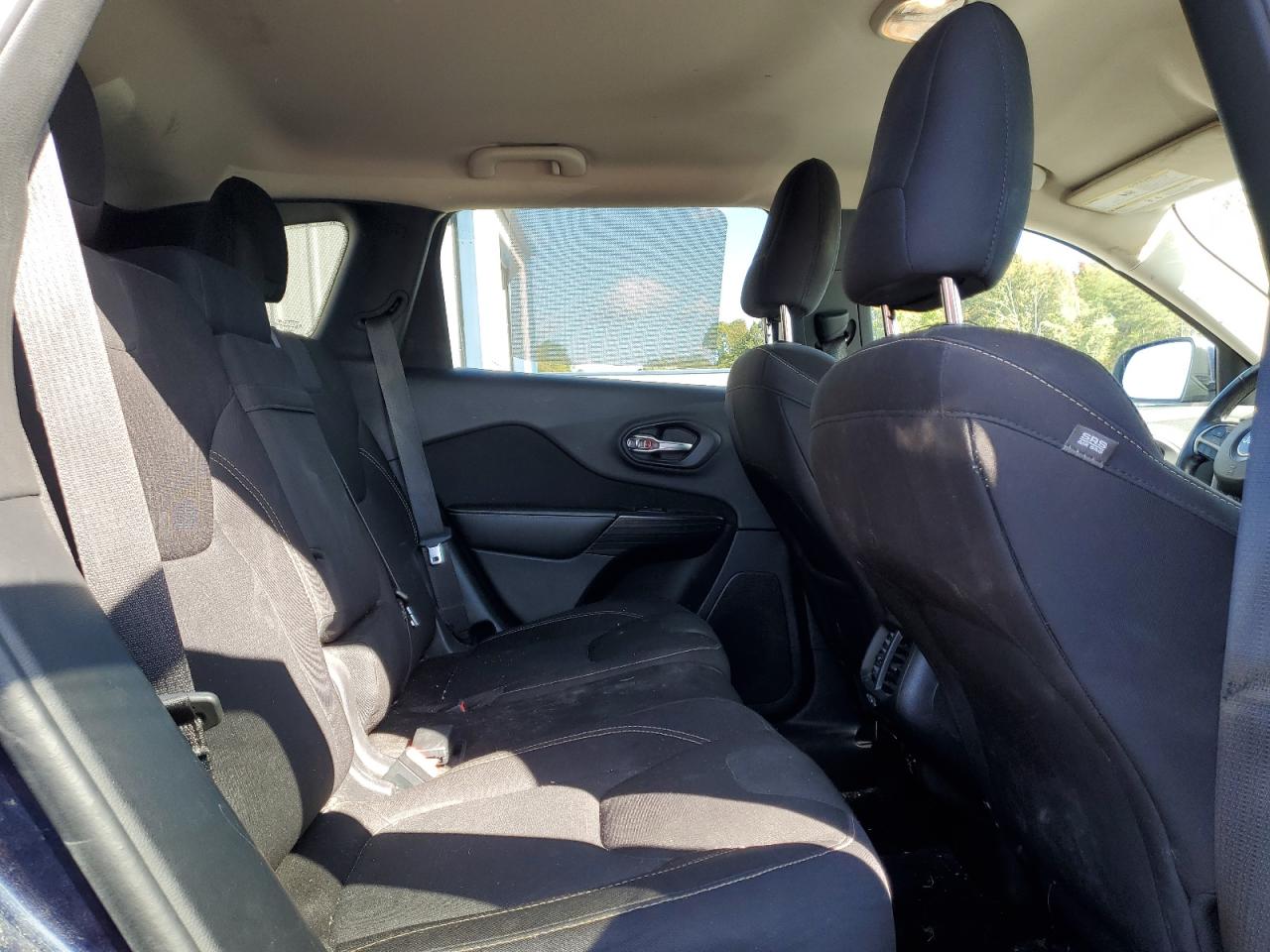 2015 Jeep Cherokee Latitude VIN: 1C4PJMCS6FW565486 Lot: 84792115